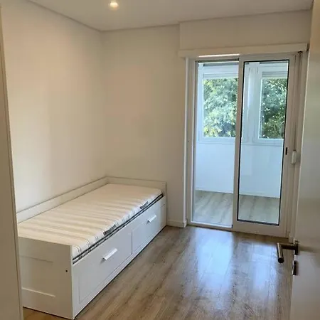 Carcavelos 5 Bedrooms Serviced Lejlighed