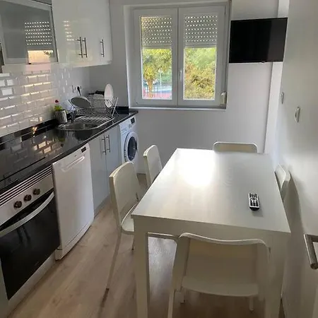 Carcavelos 5 Bedrooms Serviced Oeiras