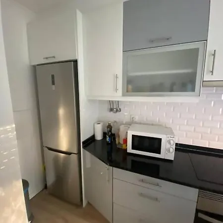 Carcavelos 5 Bedrooms Serviced Oeiras
