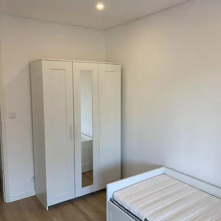 Carcavelos 5 Bedrooms Serviced