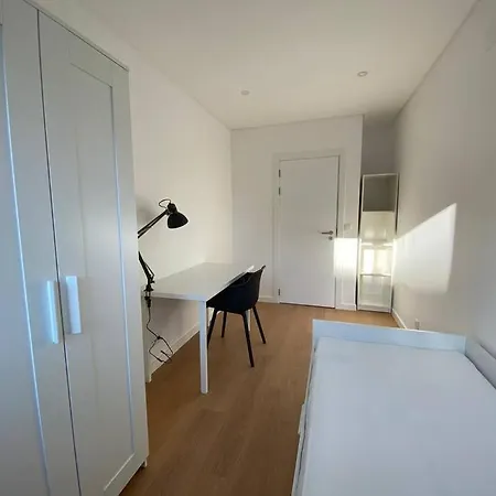 Carcavelos 5 Bedrooms Serviced * Oeiras