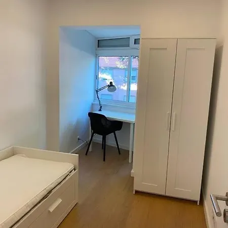 Carcavelos 5 Bedrooms Serviced Lejlighed Oeiras