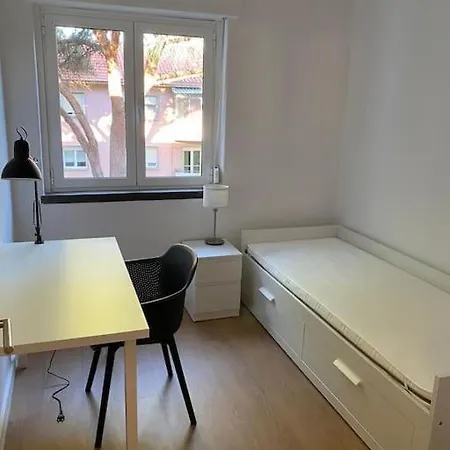 Carcavelos 5 Bedrooms Serviced Lejlighed