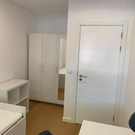 Carcavelos 5 Bedrooms Serviced Lejlighed