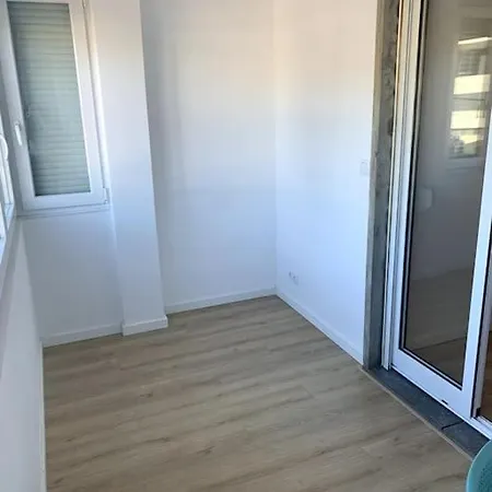 Carcavelos 5 Bedrooms Serviced * Oeiras