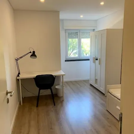 Carcavelos 5 Bedrooms Serviced Oeiras